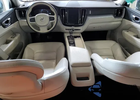 2018 Volvo Xc60 T5 Momentum z USA, uszkodzony, nr VIN YV4102RK4J1070470